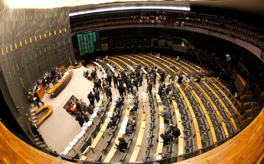 Redução dos salários dos servidores públicos é barrada no Congresso