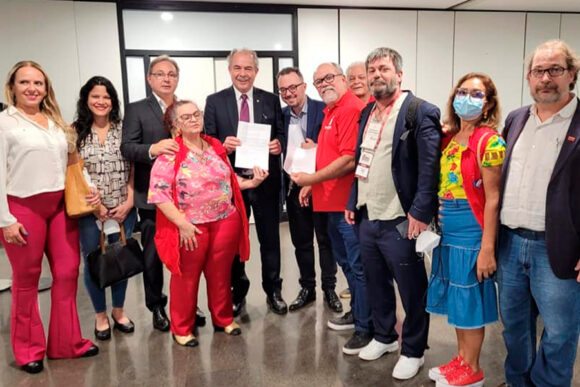 Servidoras e servidores públicos protocolam carta de reivindicações à equipe de transição do governo Lula