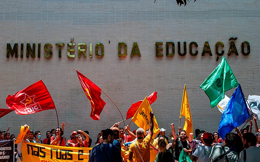 A reforma do ensino médio e o golpe na formação da juventude no Brasil — Prof. Regis Clemente da Costa