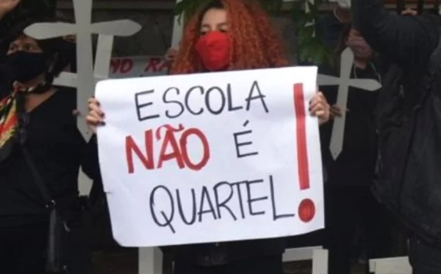 ESCOLA NÃO É QUARTEL E ESTUDANTE NÃO É CASO DE POLÍCIA!